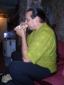 Steve Turre plays the conch shell (photo by )